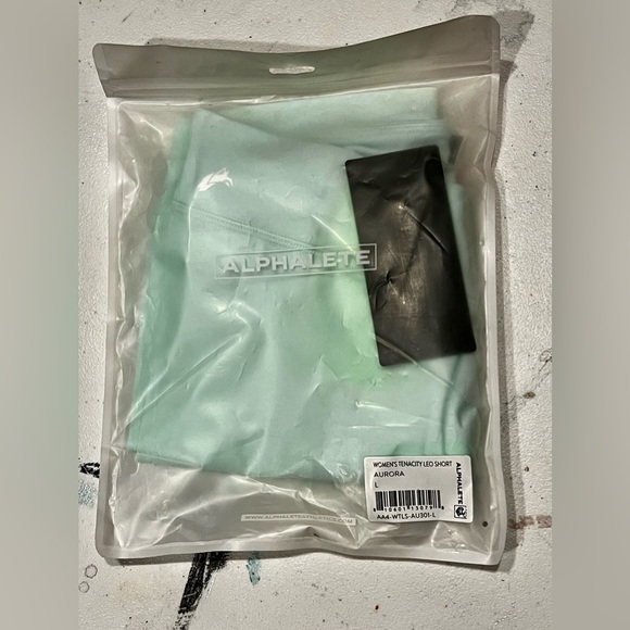 COPY - Alphalete Women’s Tenacity Leo Short - Picture 8 of 10